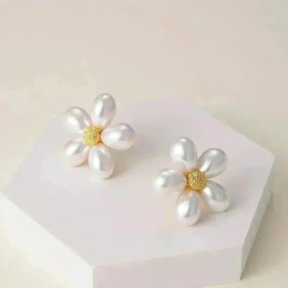 Multicolor Women's Jewelry Faux Pearl Decor Flower Design Stud Earrings - Picture 1 of 5